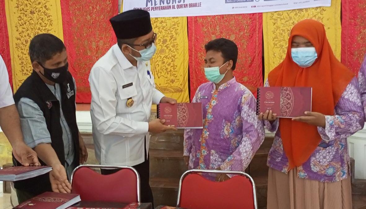 Aksi Cepat Tanggap (ACT) Sumbar Salurkan Wakaf Qur’an Braille kepada Tuna Netra Kota di  Kota Padang