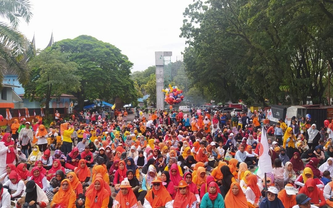 Lautan Massa Antusias Ikuti Jalan Sehat PKS Sumbar