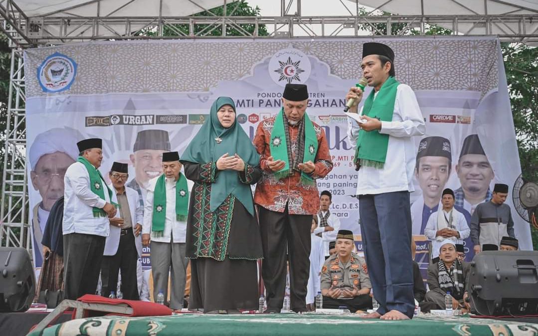 Disambut Gubernur Sumbar, UAS Sampaikan Tabligh Akbar di Paninggahan