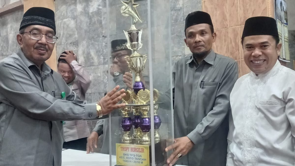 Mulyadi Muslim Tutup Pekan Maulid BKS TPQ Tingkat Koto Tangah