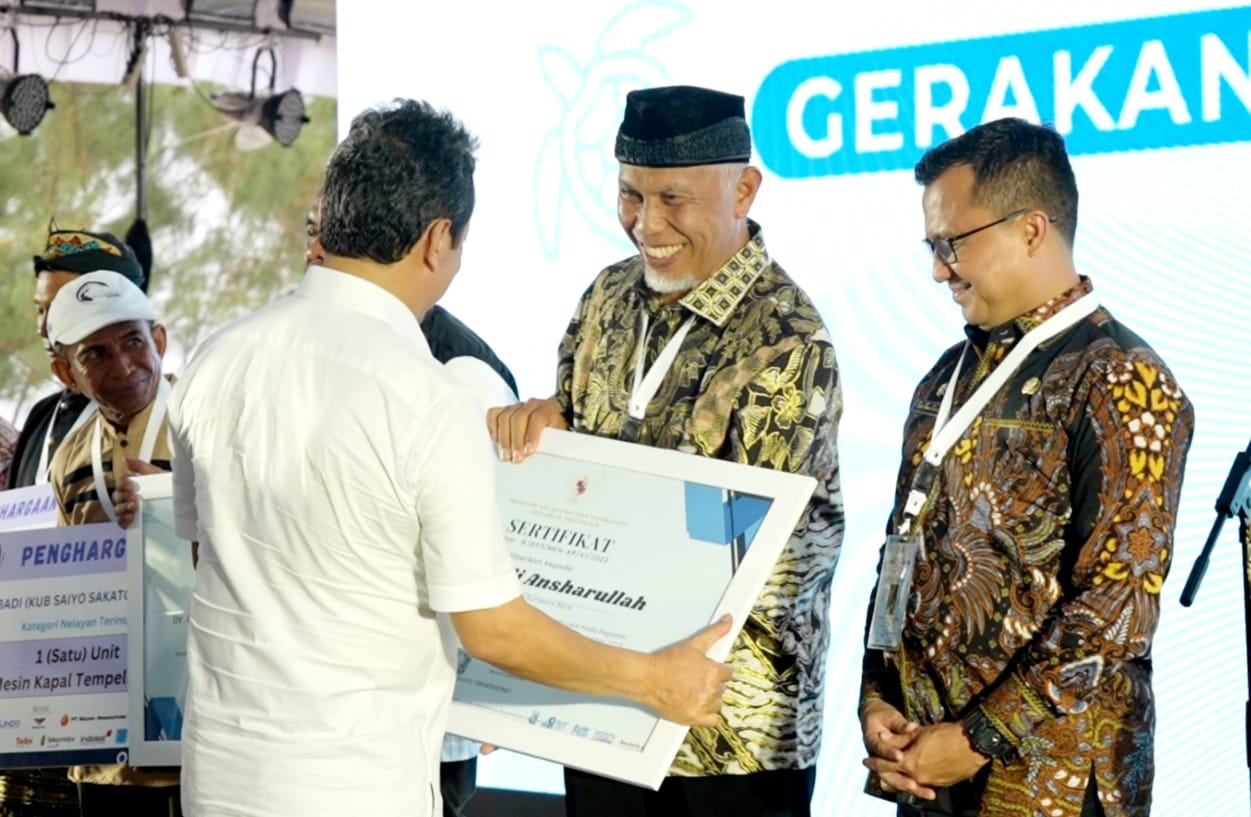 Dinobatkan Sebagai Gubernur Penggerak Pengelolaan Sampah Laut, Mahyeldi ...