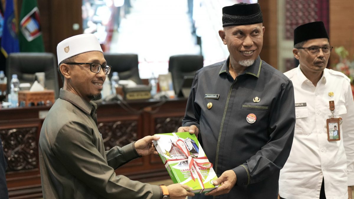 Terima Laporan Reses DPRD Sumbar Masa Sidang Pertama 2023/2024, Gubernur Mahyeldi Berharap Koordinasi Pemda-DPRD Terus Ditingkatkan