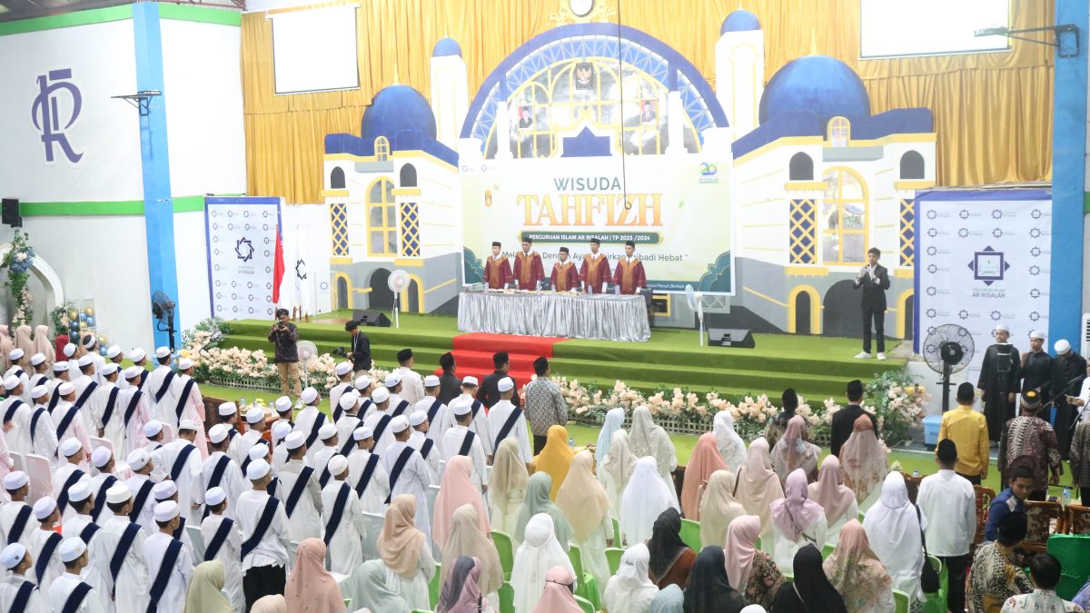 98 Siswa Ar Risalah Padang Ikuti Wisuda Tahfiz, 2 Hafiz 30 Juz