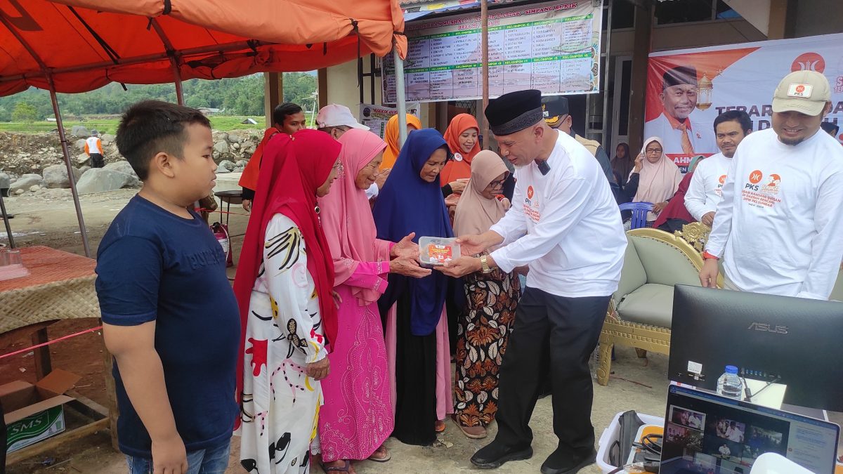 Tebar Daging Kurban, PKS Sumbar Masak Randang Di Daerah Terdampak Bencana