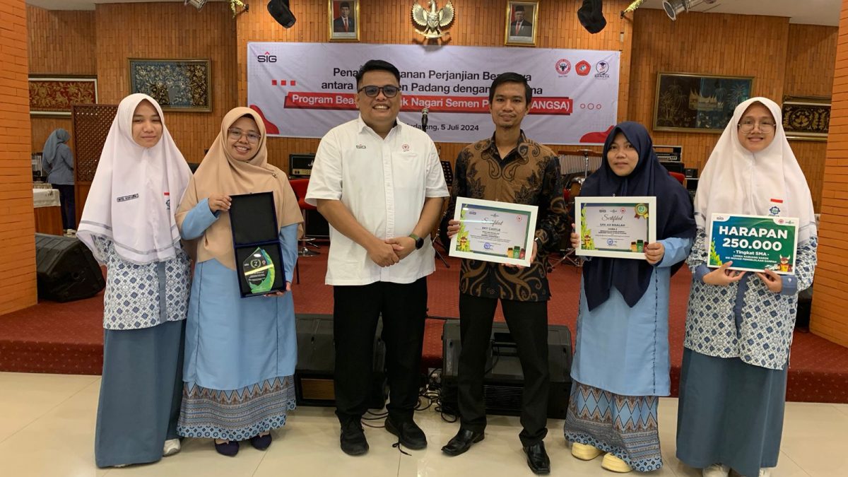 Ar Risalah Sabet 2 Juara Sekaligus pada Lomba Inovasi Lingkungan Semen Padang