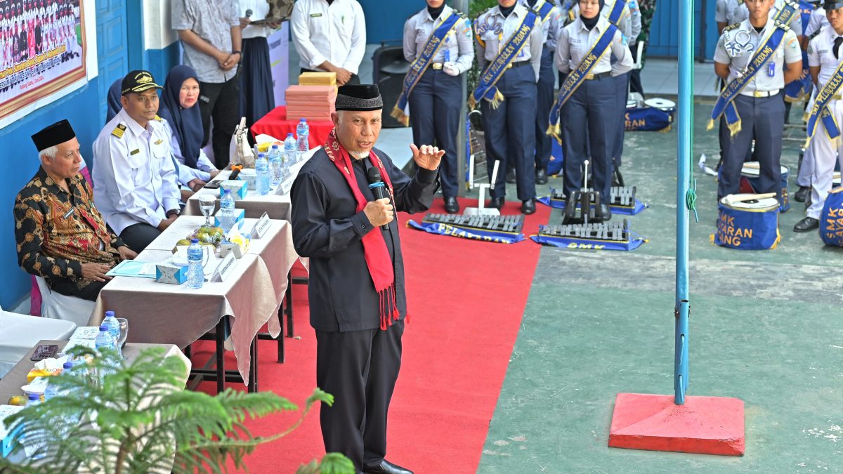 Gubernur Mahyeldi Memberikan Motivasi untuk Siswa Baru SMK Pelayaran Padang