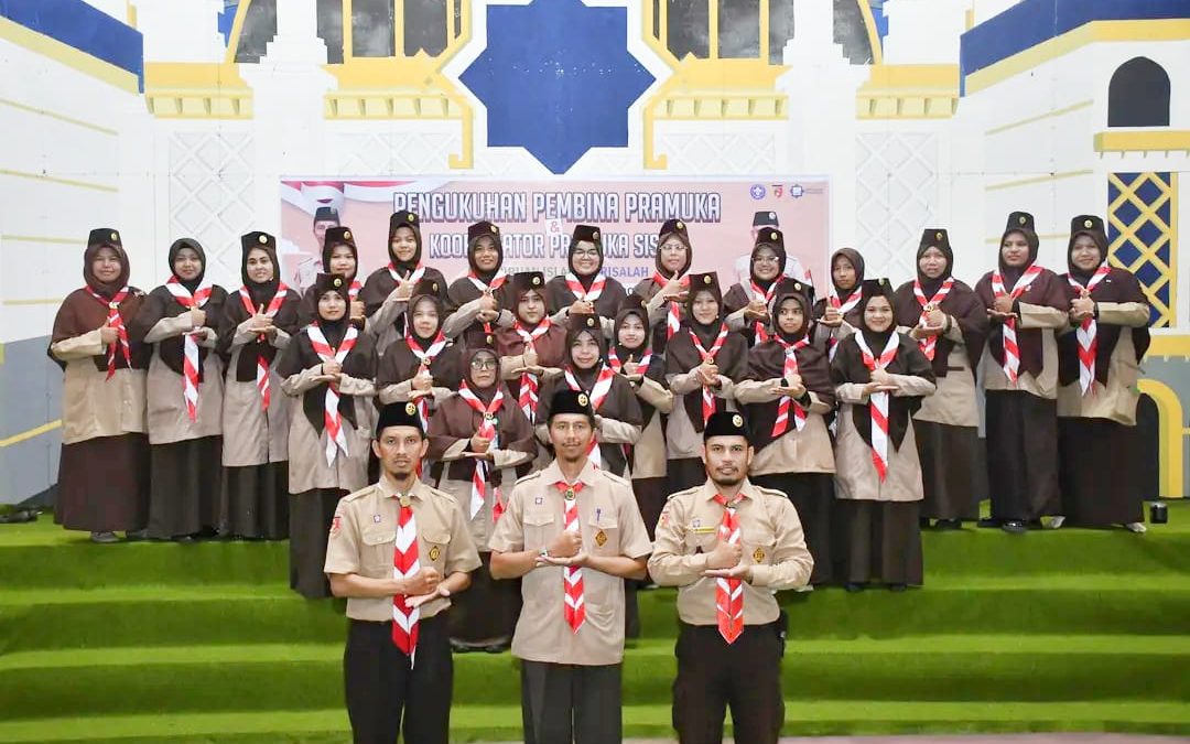 Awal Tahun Ajaran Baru, Perguruan Ar Risalah Kukuhkan Pembina dan Koordinator Pramuka Siswa