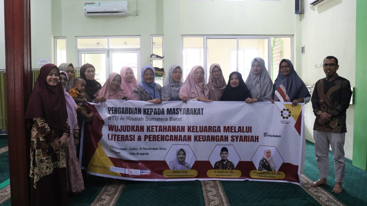 Wajudkan Ketahanan Keluarga, Ibuk-Ibuk Majelis Taklim dapat Literasi Keuangan Syariah dari STEI Ar Risalah Sumbar